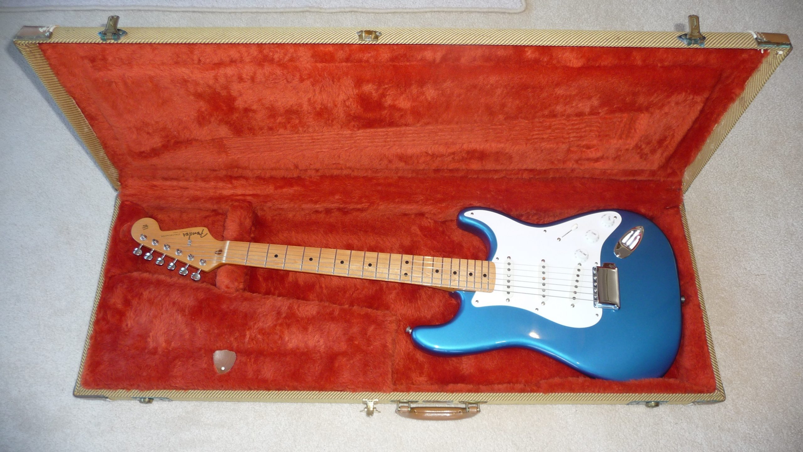 P1080394 vintage guitar fender stratocaster reissue